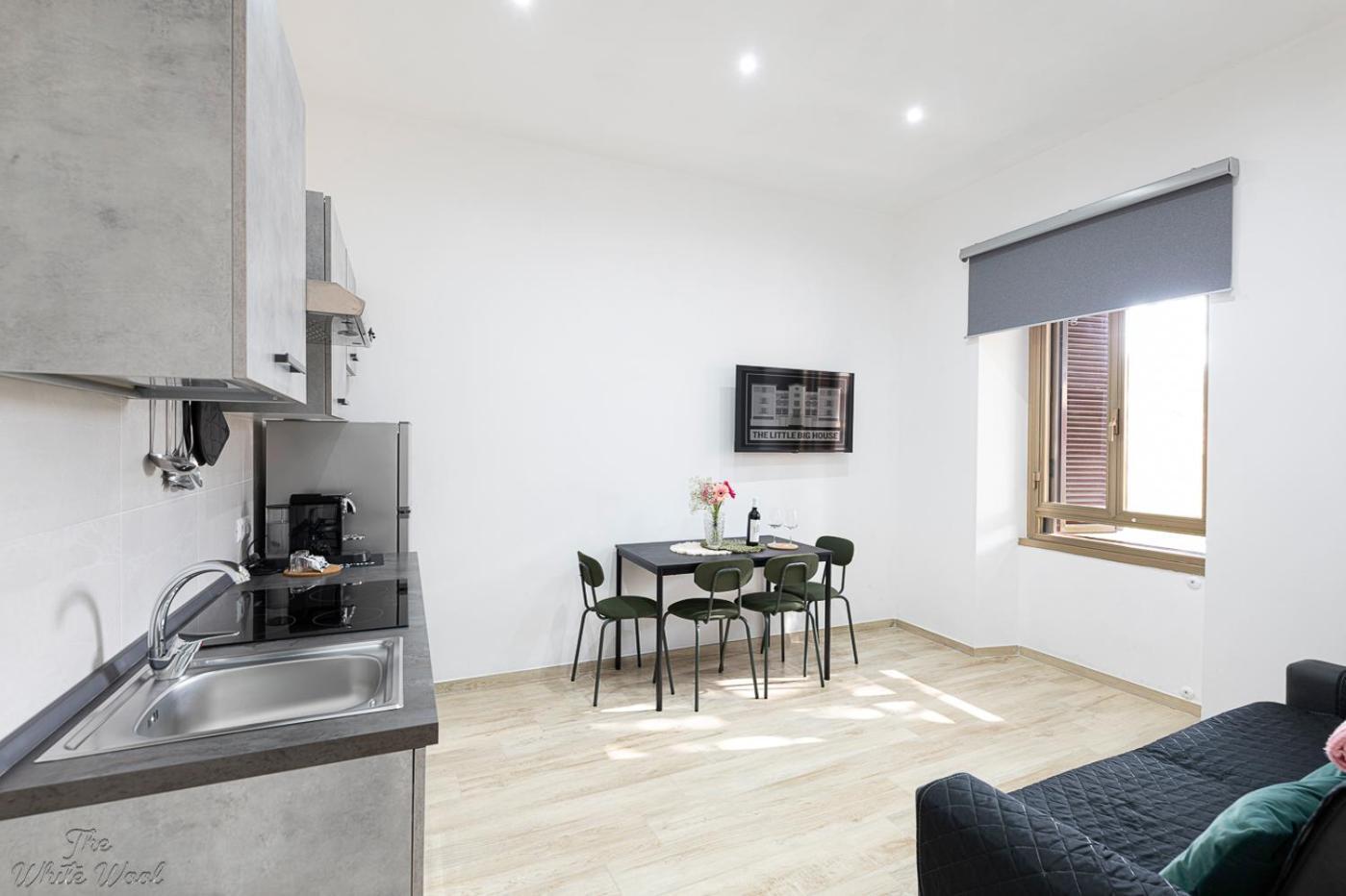 The Little Big House Apartment Рим Екстериор снимка